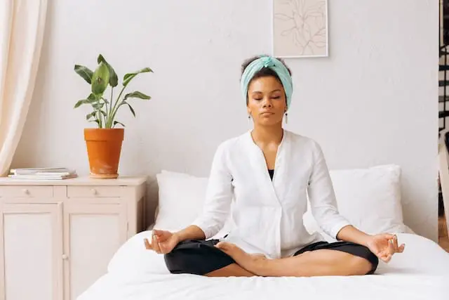 Can You Meditate In Bed? The Best Way to Exercise Mindfulness Before Resting (2023)